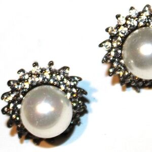 Fantastic flawless 925 sterling silver marked freshwater pearl Earrings